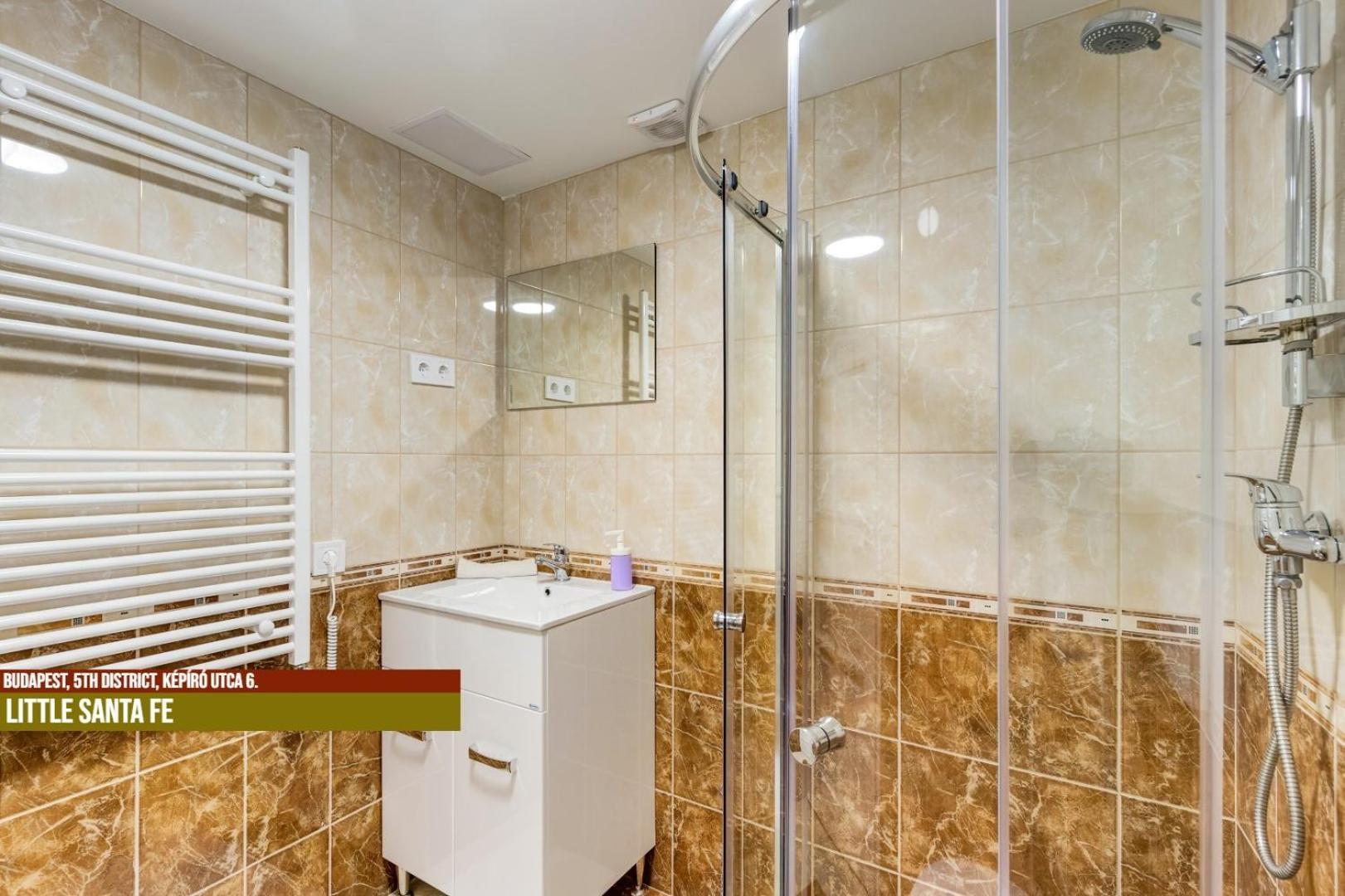 Little Americas Main Street Apartments Budapest Ngoại thất bức ảnh