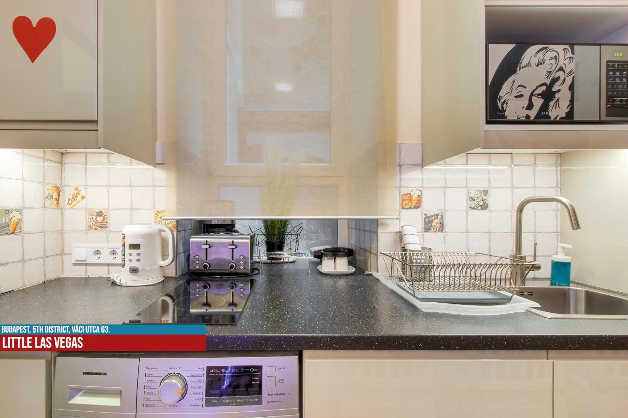 Little Americas Main Street Apartments Budapest Ngoại thất bức ảnh